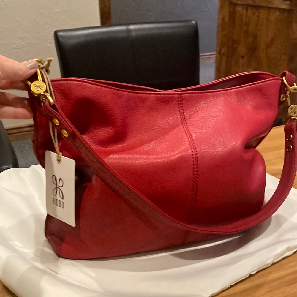 Hobo PIER 100% genuine leather in SCARLETT. Vendor style SO-82303SCA.